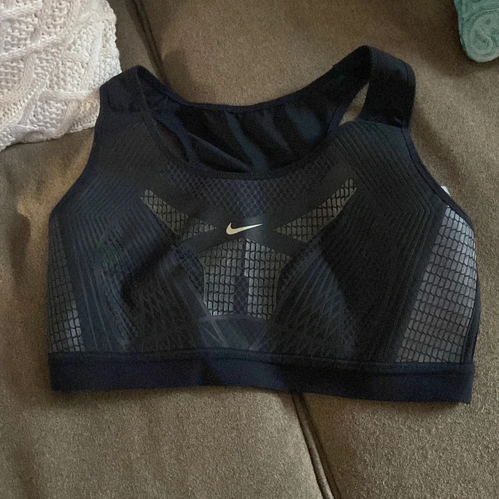 New technology Nike bra - Picture 1 of 6